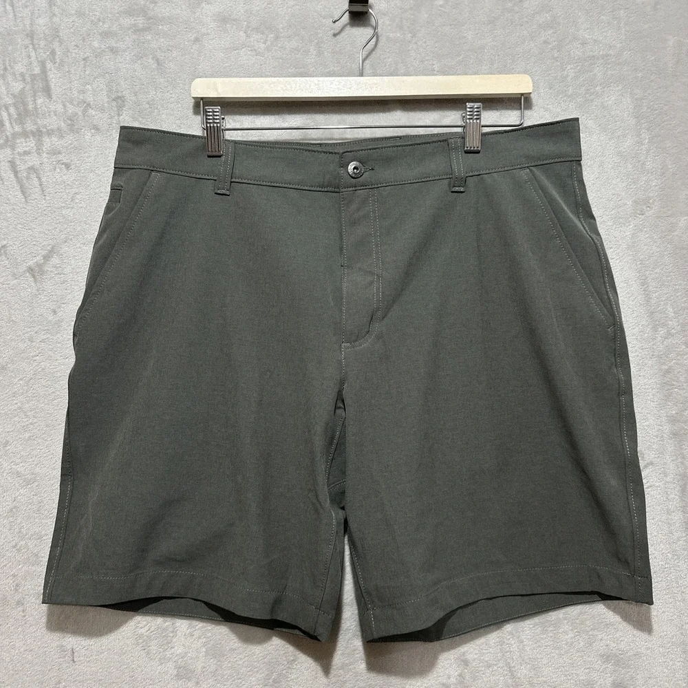 Duluth Trading Co Standard Fit Green Shorts Mens Size 38 Flat Front Slash Pocket